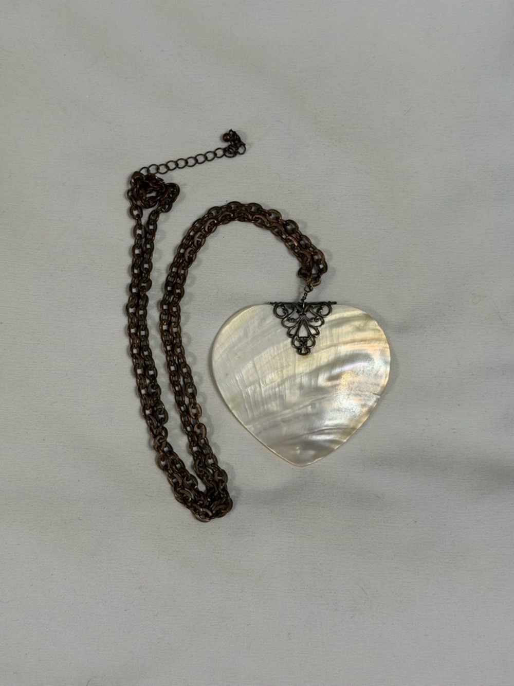 Vintage Heart-Shaped Mother of Pearl Pendant Necklace - White